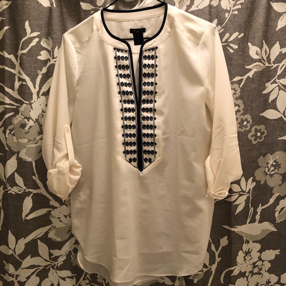 ‼️MUST GO‼️MAKE OFFER‼️Cream Ann Taylor top